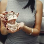 Guida Completa all’Impianto Dentale Singolo: Soluzioni e Vantaggi per il Tuo Sorriso
